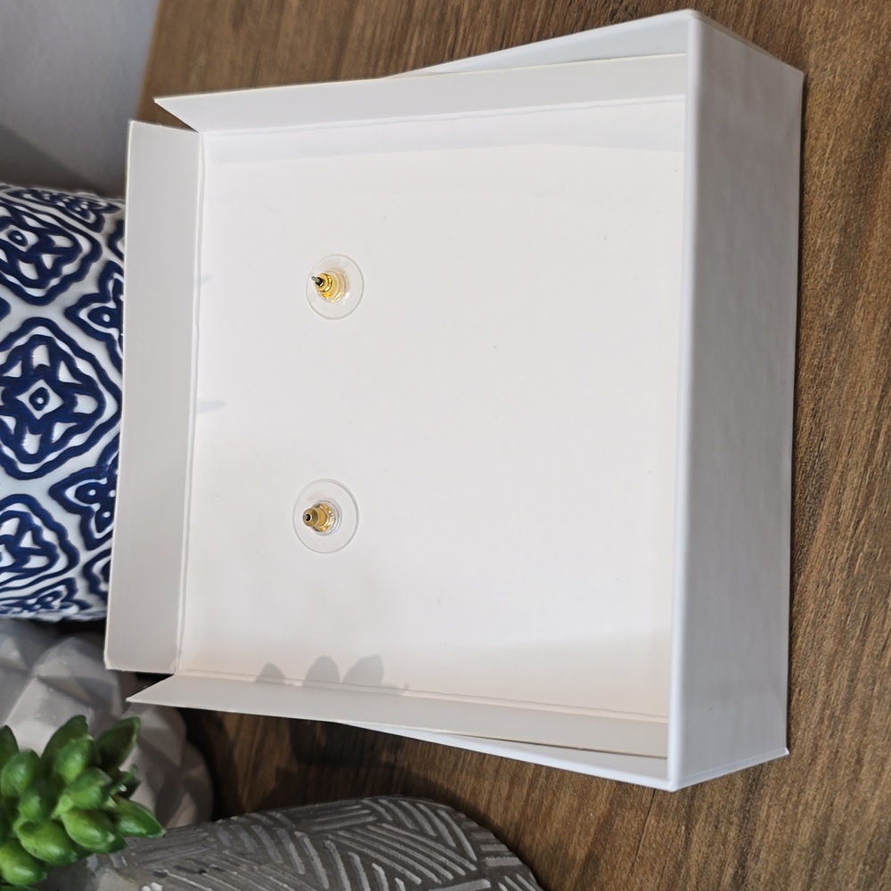 BaubleBar - Gold Heart Drop Earrings - Picture 4 of 5